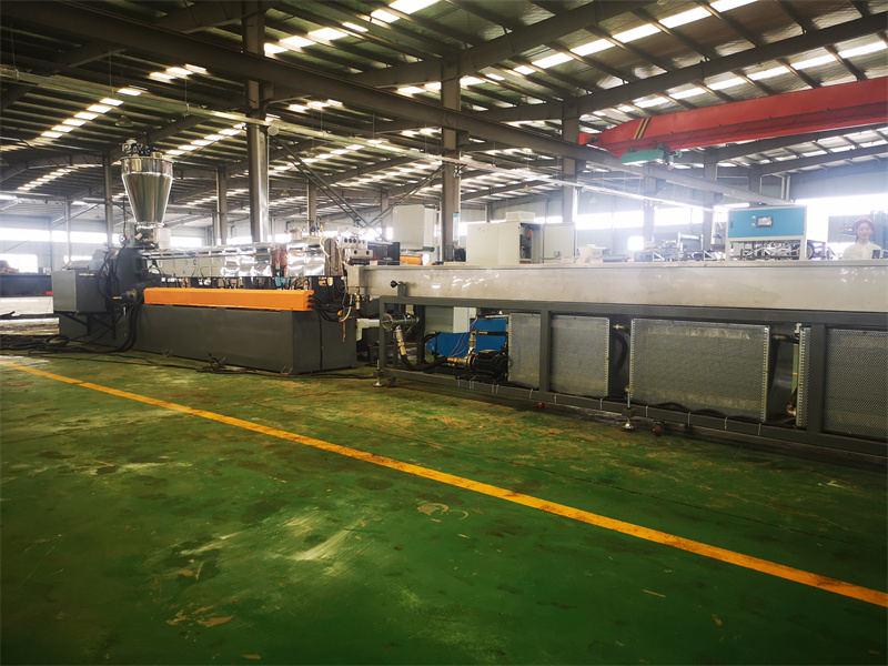 礦泉水瓶造粒機(jī)_礦泉水瓶造粒機(jī)_節(jié)能環(huán)保型